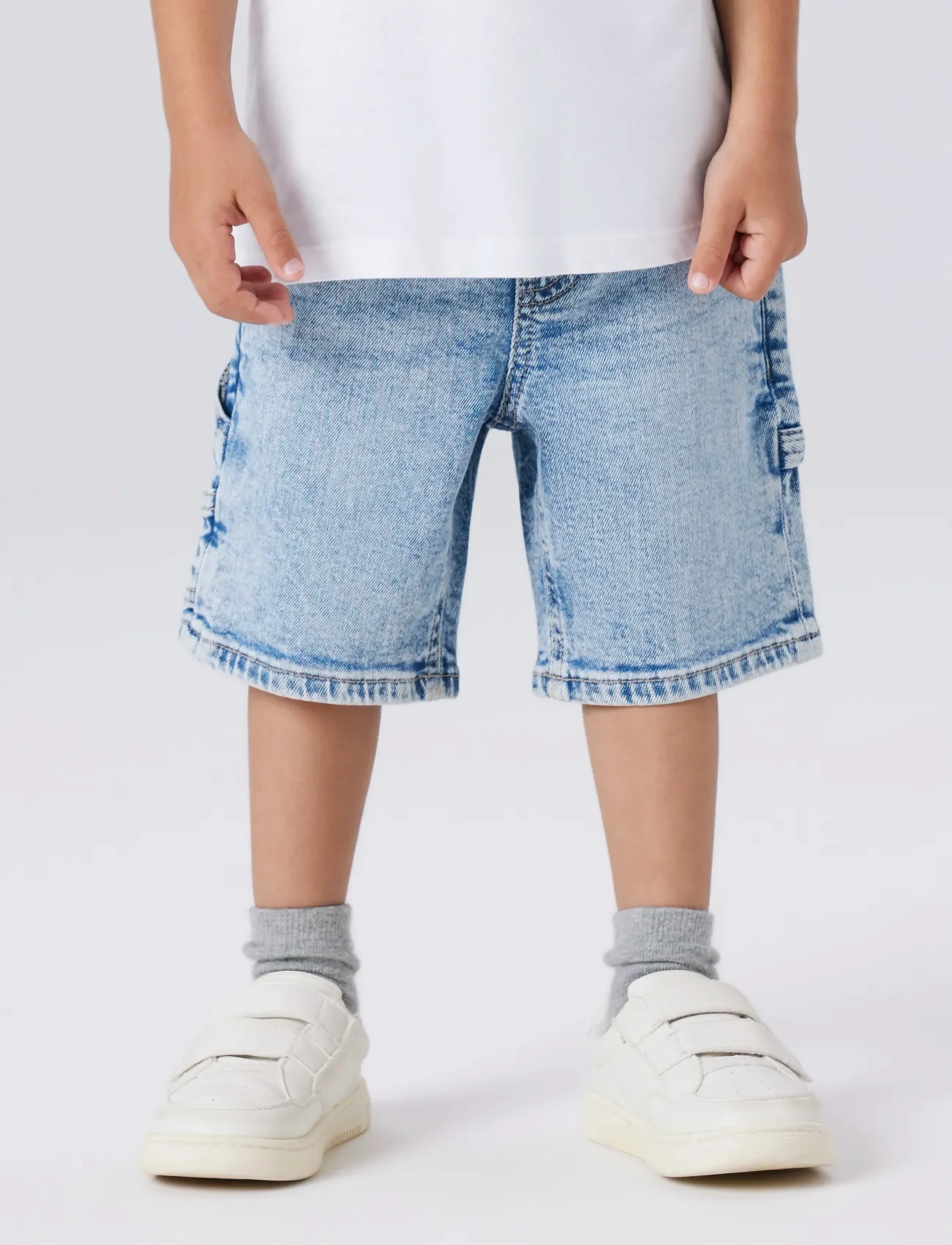name it - NMMBEN LOOSE DNM BERMUDA 8620-BC NOOS - lühikesed kargopüksid - light blue denim - 4