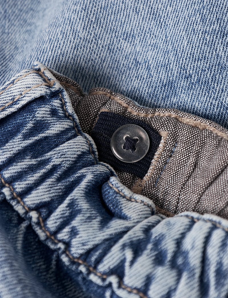 name it - NMMBEN LOOSE DNM BERMUDA 8620-BC NOOS - cargo shorts - light blue denim - 5