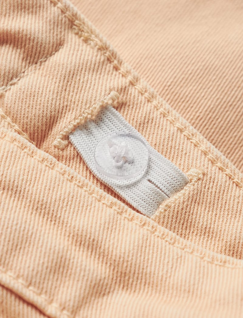 name it - NMFROSE MOM TWILL SHORTS 1081-BK TB - chino shorts - peach fuzz - 5