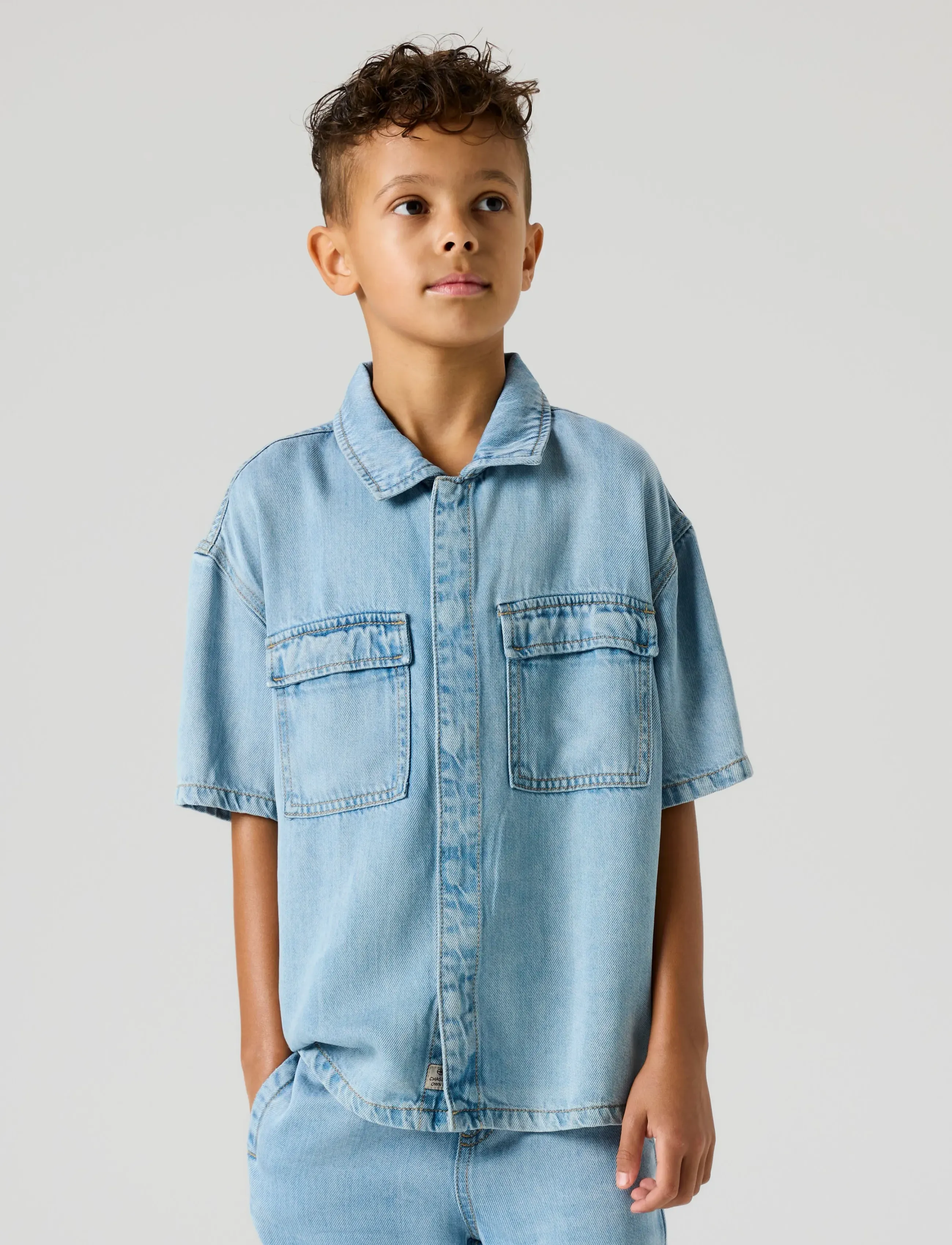name it - NKMJOY BOXY DNM 1/2 SHIRT 1860-PH F - kurzärmlige hemden - light blue denim - 3