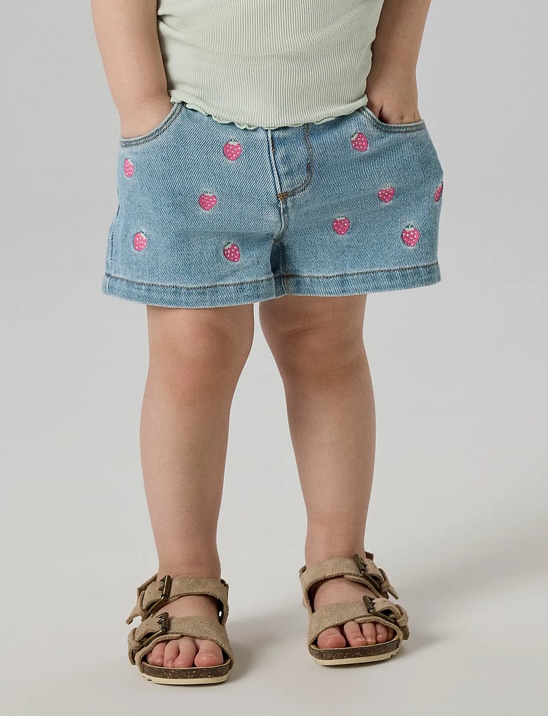 name it - NMFROSE REG EMB SHORTS 6202-IZ - jeansshorts - light blue denim - 4