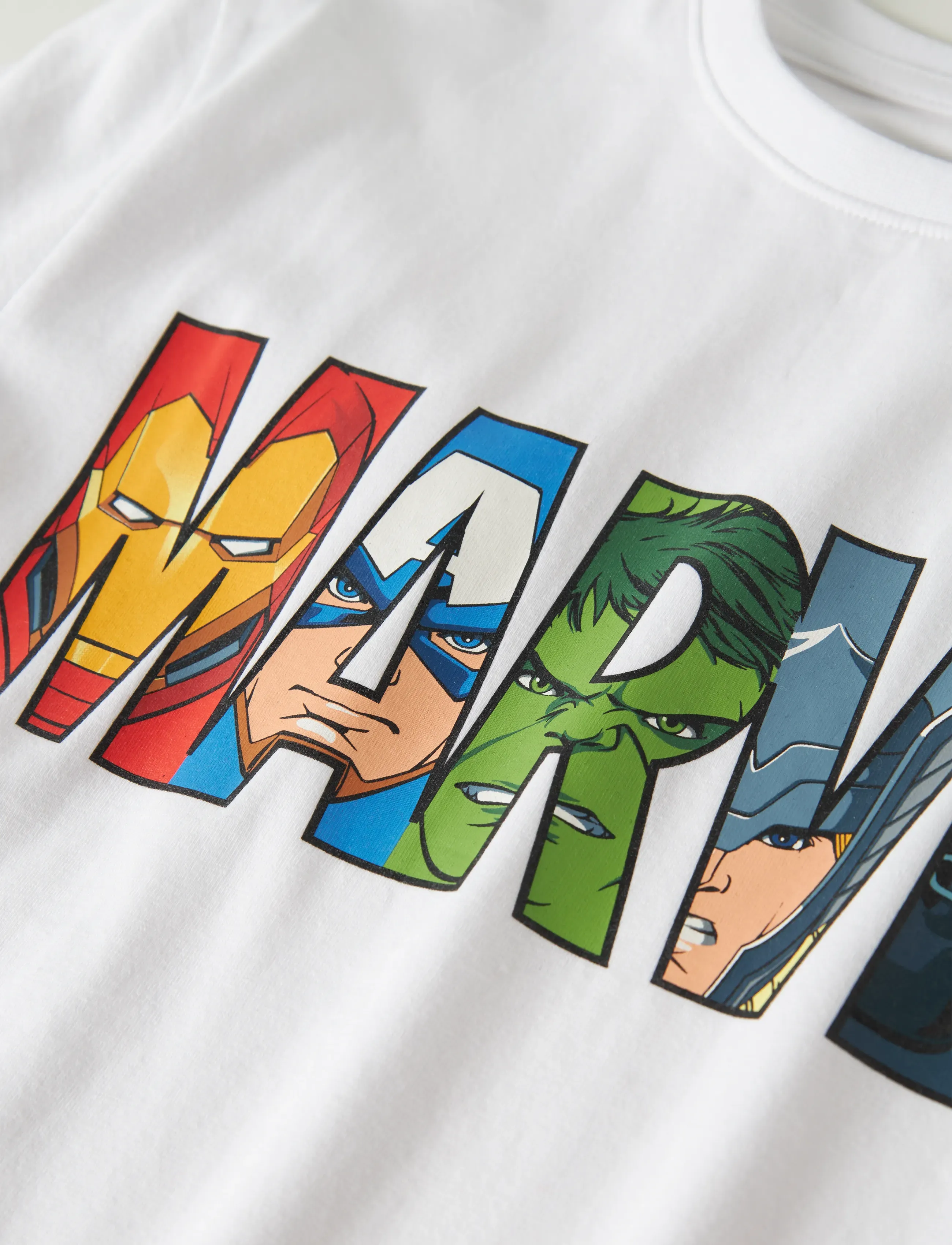 name it - NKMFERGUS MARVEL SS NREG TOP MAR - short-sleeved t-shirts - bright white - 2