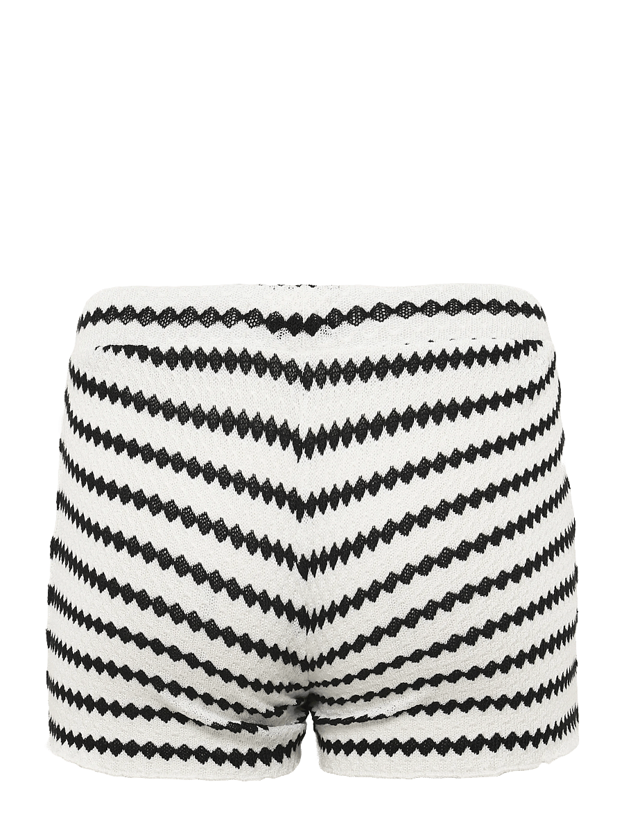 name it - NKFLASISSI SHORTS - casual shorts - black - 1