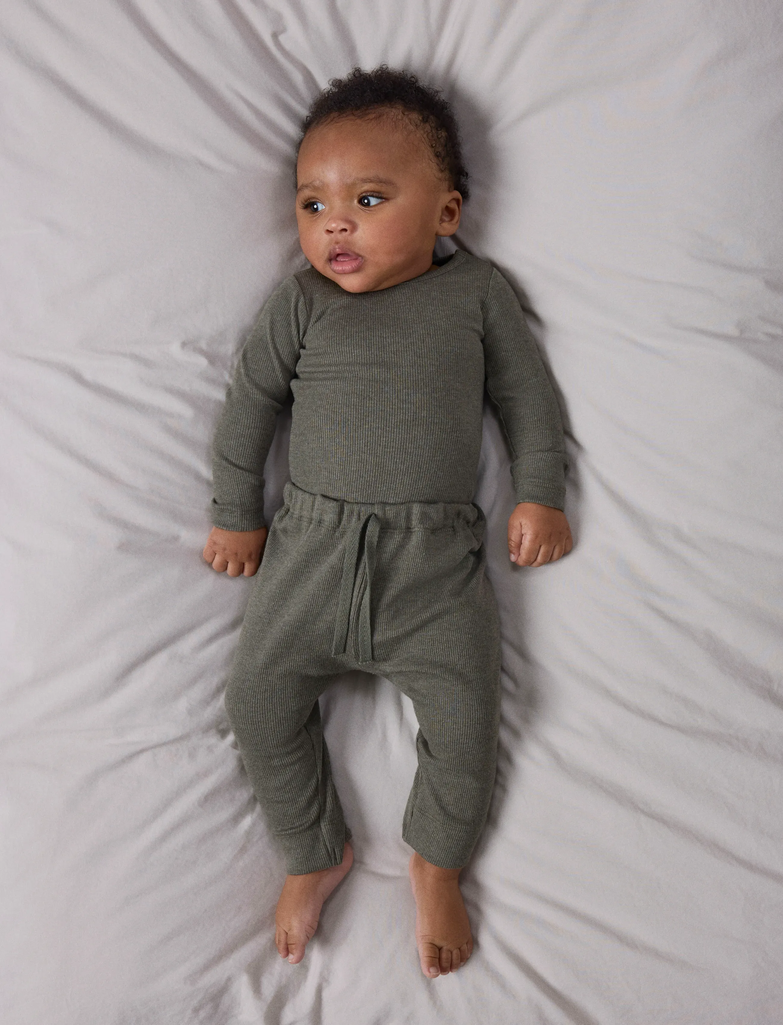 name it - NBNKAB PANT NOOS - spodenki niemowlęce - dusty olive - 2