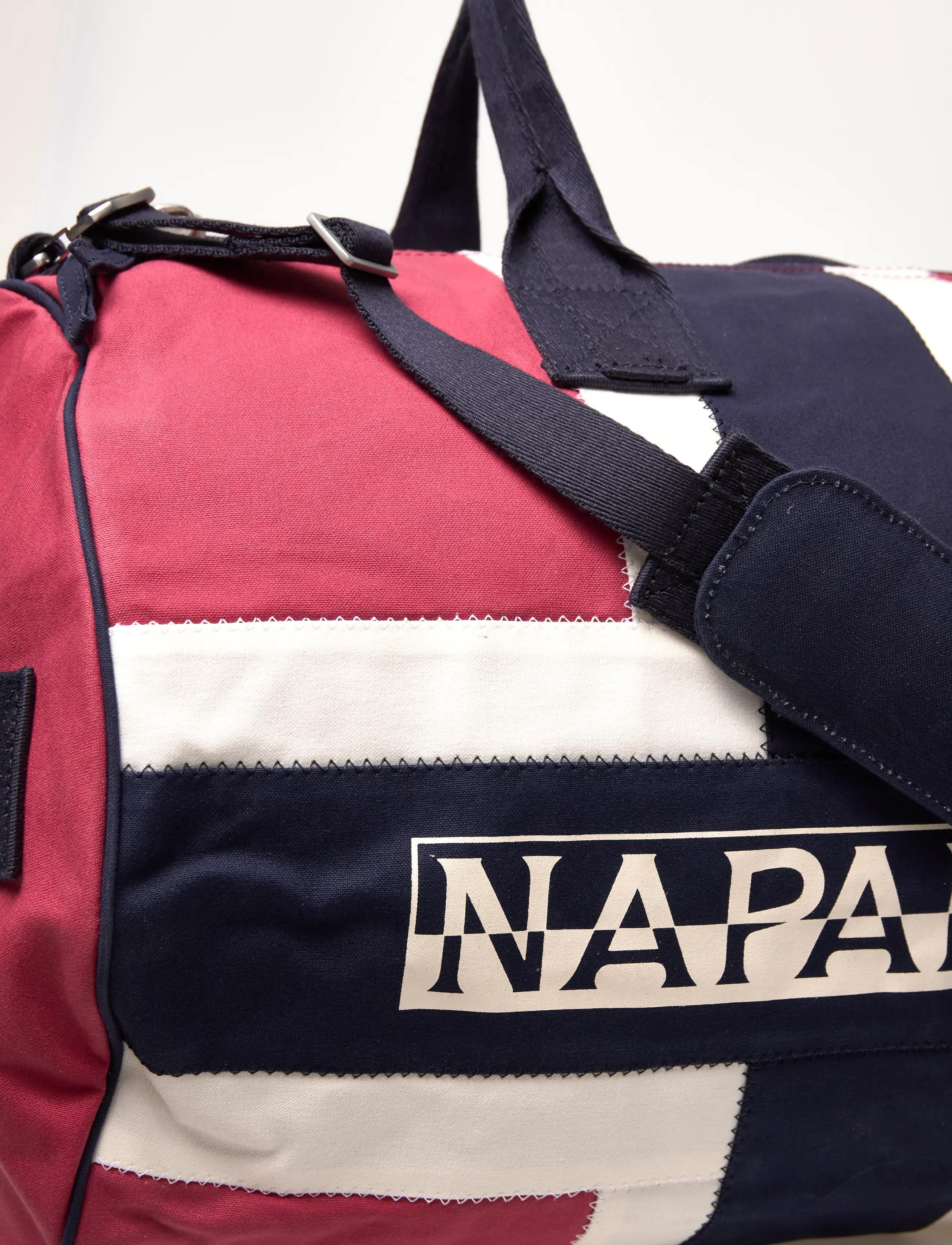 Napapijri - H-MOORE DUF GARNET - duffel bags - garnet - 5
