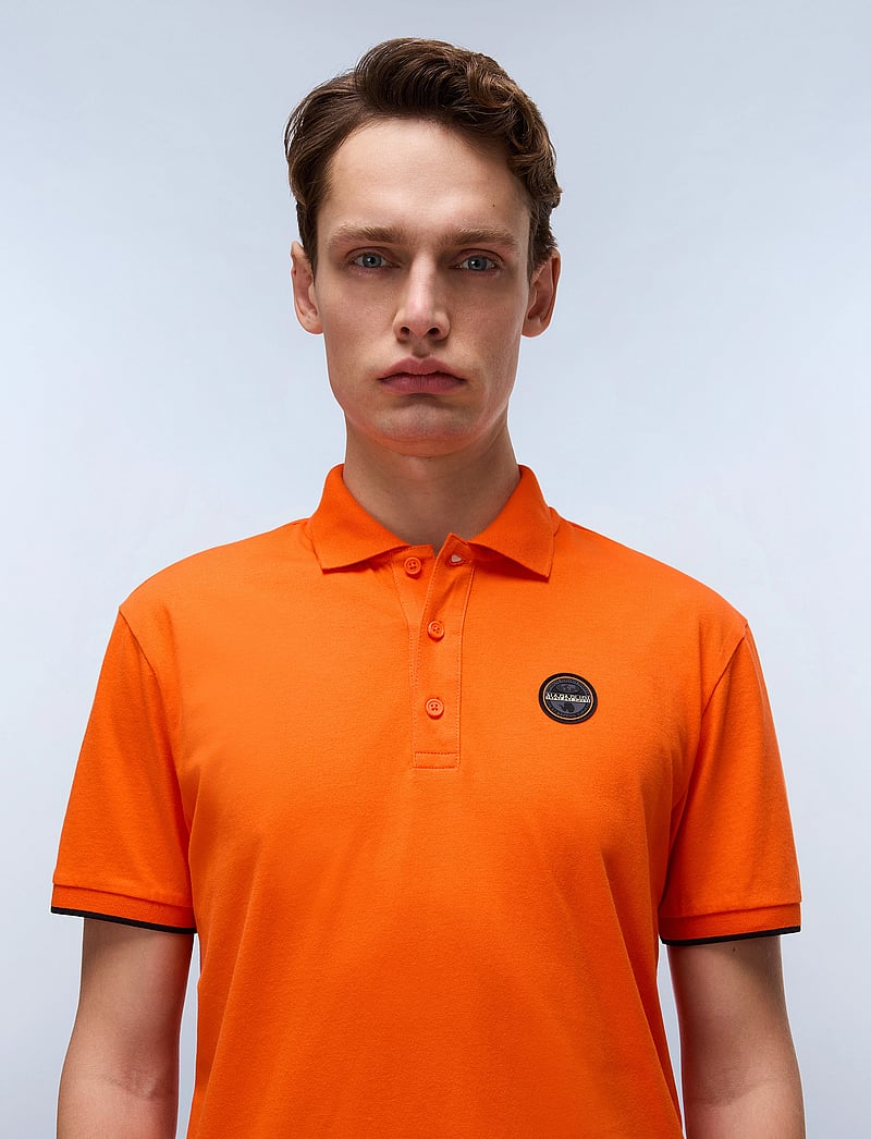 Napapijri - E-BADGE SUM - short-sleeved polos - orange red - 4