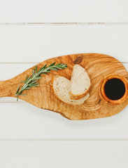 naturally med - Chopping Board With Handle 42cm - vaagnad ja roogade serveerimisalused - brown - 1
