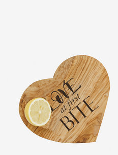 Love at First Bite Heart Shaped Board 21cm, naturally med