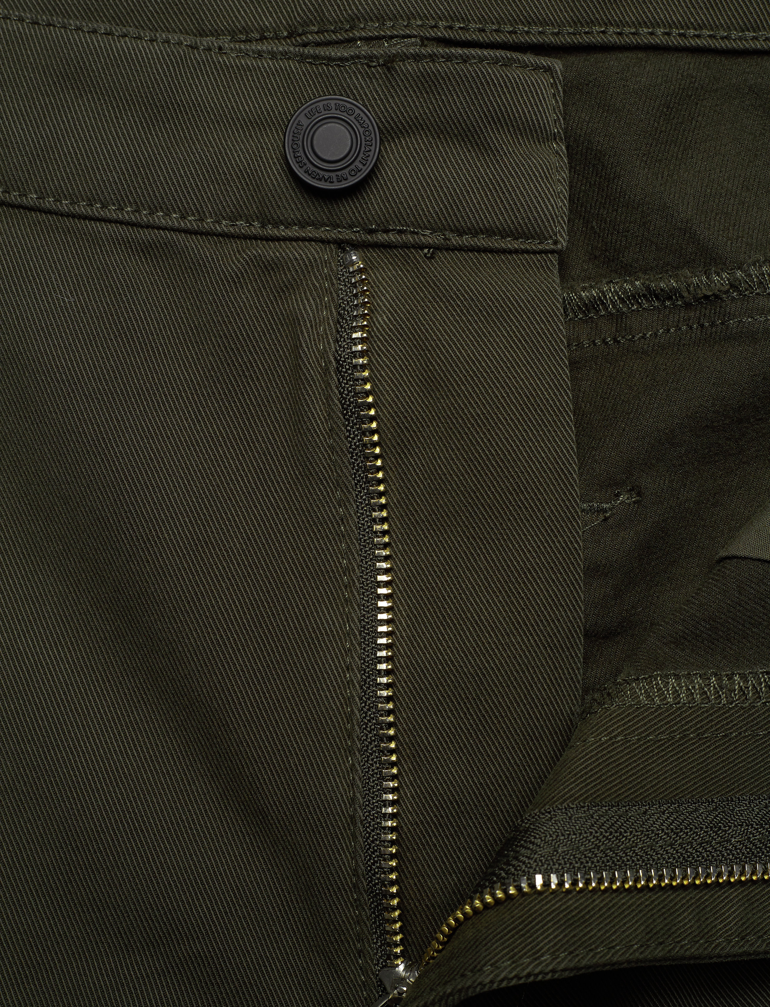 NEUW - CODY SHORT  SAND - olive green - 4