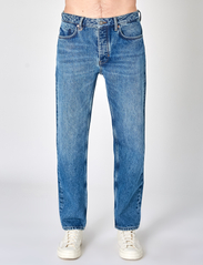 NEUW - STUDIO RELAXED - relaxed jeans - heart out - 2