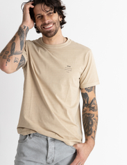 NEUW - ORGANIC NEUW BAND TEE - t-shirts - beige - 2