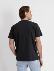 NEUW - ORGANIC NEUW BAND TEE - basis-t-skjorter - black - 3