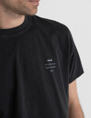 NEUW - ORGANIC NEUW BAND TEE - t-shirts - black - 4
