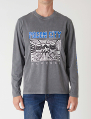 NEUW - POISON CITY LS TEE - t-shirts - graphite - 3