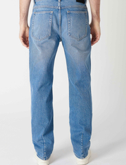 NEUW - LIAM LOOSE SHELTER - loose jeans - mid vintage indigo - 4