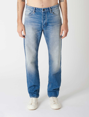NEUW - STUDIO RELAXED DISRUPTION - regular jeans - mid vintage indigo - 2