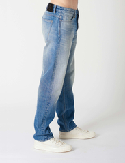 NEUW - STUDIO RELAXED DISRUPTION - regular jeans - mid vintage indigo - 4