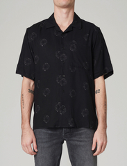 NEUW - NEW ORDER VINYL SHIRT - kortermede skjorter - black - 2