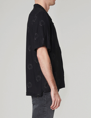 NEUW - NEW ORDER VINYL SHIRT - kortermede skjorter - black - 4