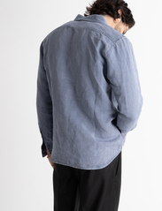 NEUW - CURTIS TENCEL LS SHIRT STEEL BLUE - laisvalaikio marškiniai - blue - 5