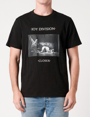 NEUW - JOY DIVISION CLOSER BAND TEE WHITE - kortermede t-skjorter - black - 2