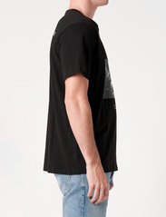 NEUW - JOY DIVISION CLOSER BAND TEE WHITE - kortærmede t-shirts - black - 4
