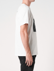 NEUW - JOY DIVISION CLOSER BAND TEE WHITE - kortärmade t-shirts - white - 4
