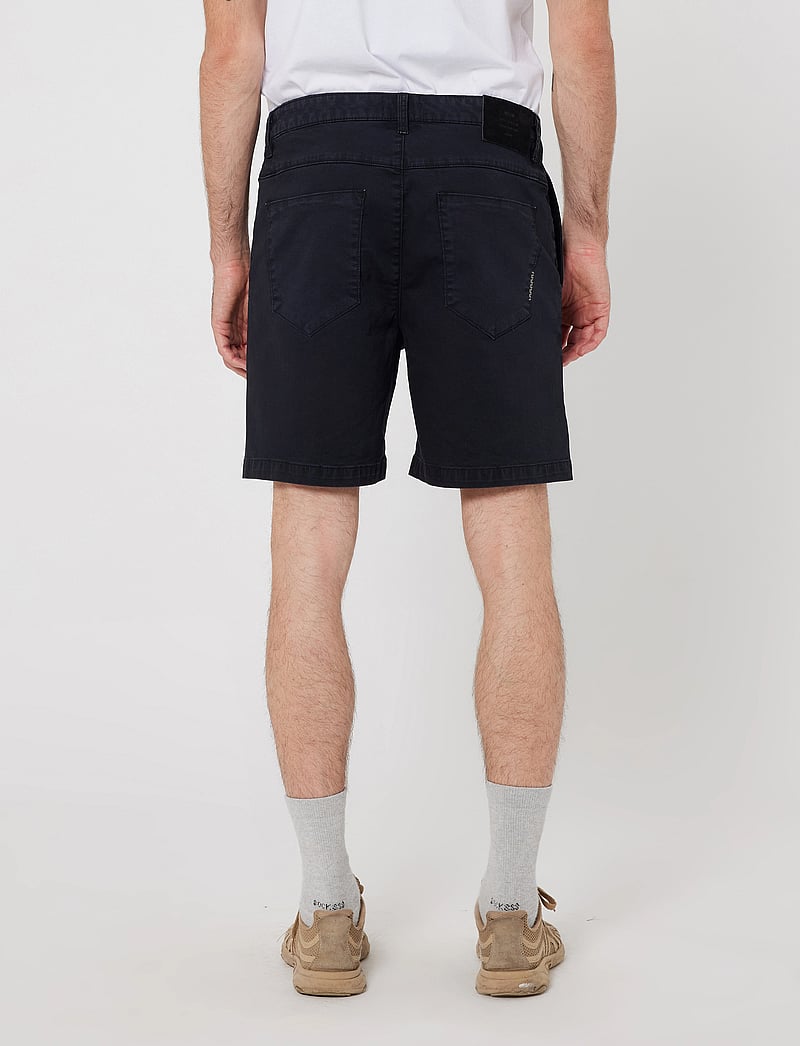 NEUW - HUNTER SHORT SAHARA - casual shorts - black - 3