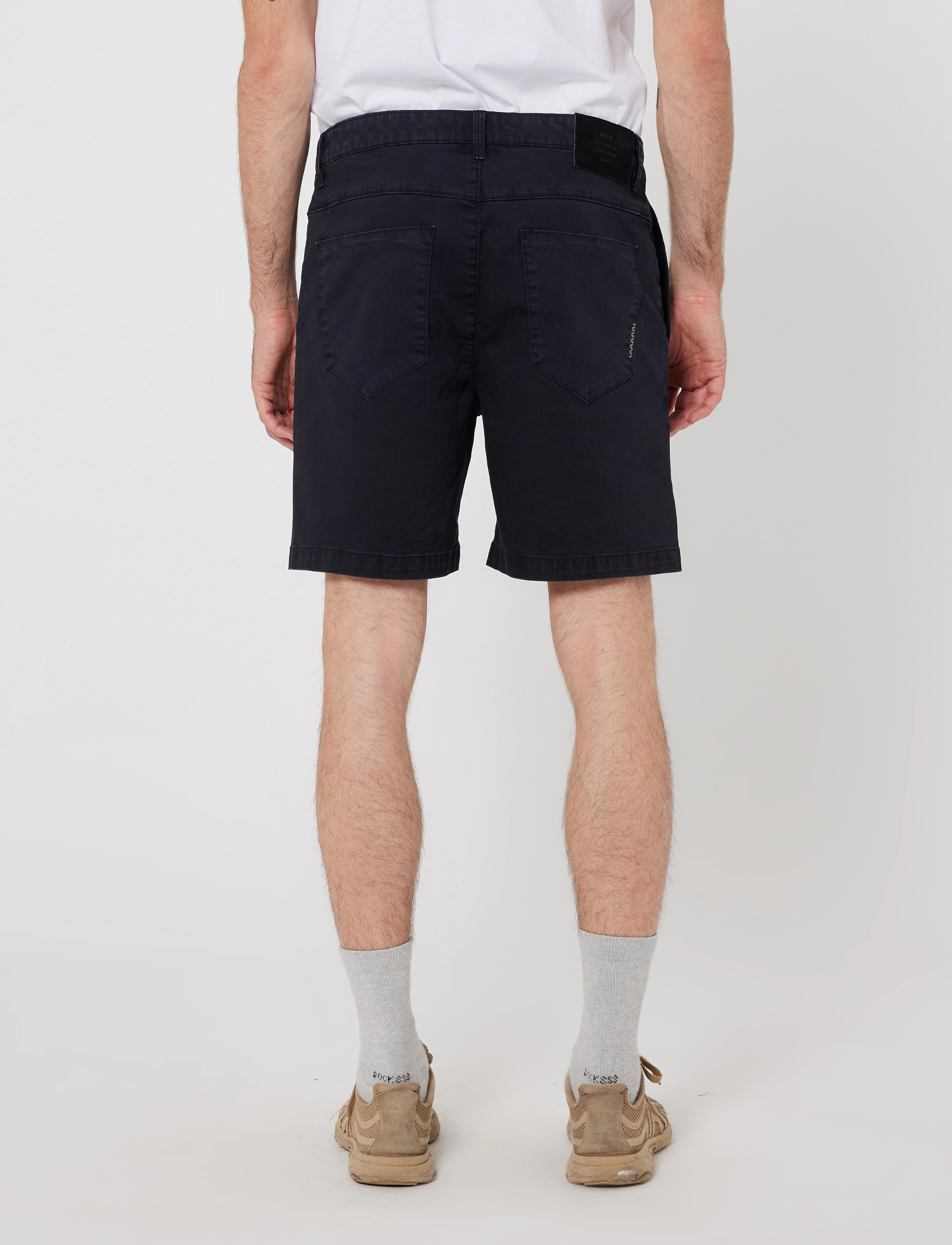 NEUW - HUNTER SHORT SAHARA - casual shorts - black - 3