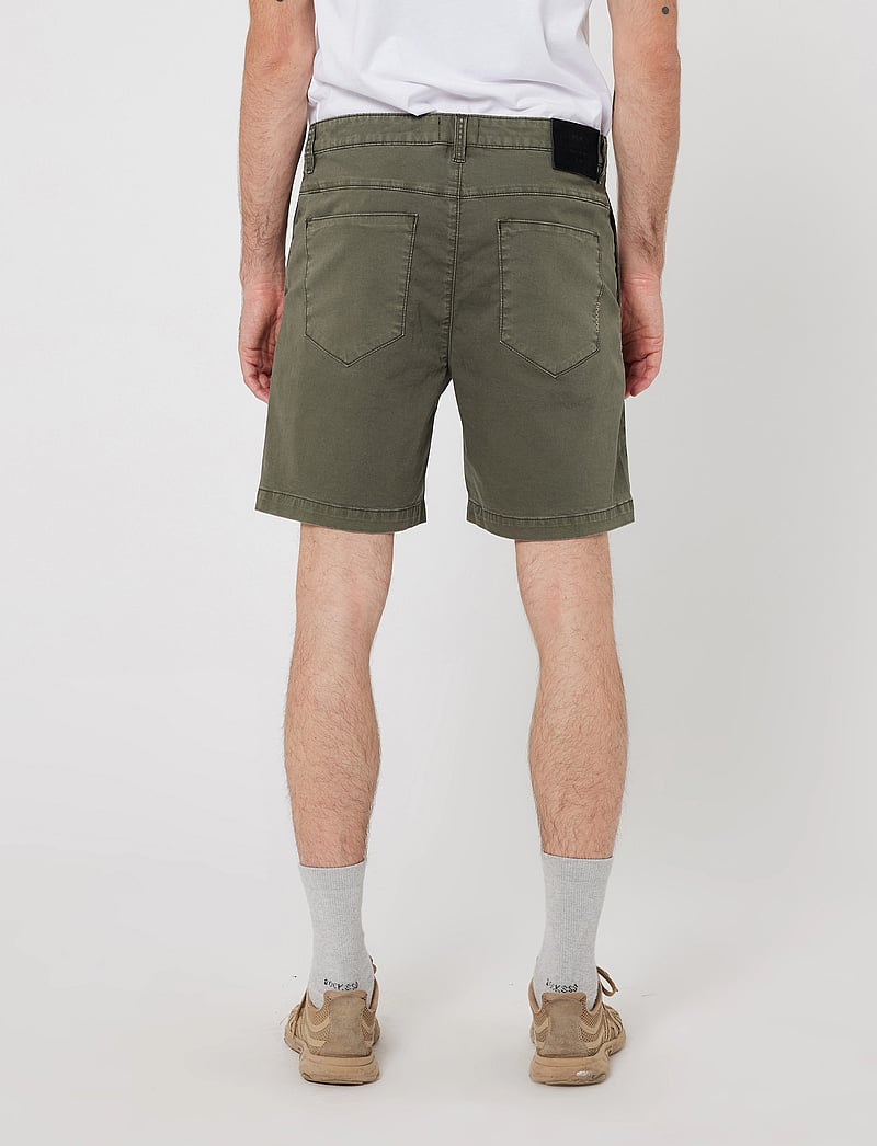 NEUW - HUNTER SHORT SAHARA - casual shorts - green - 3