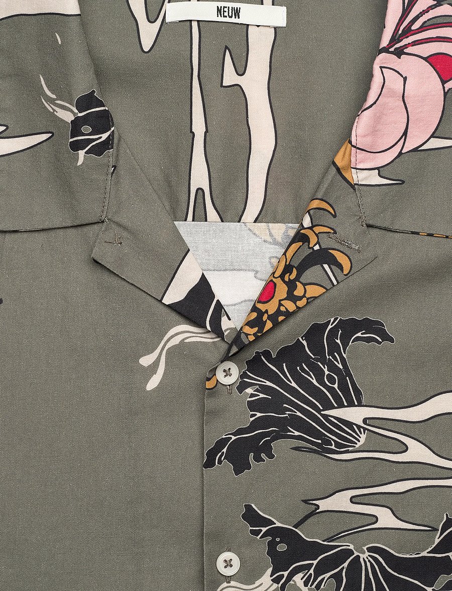 NEUW - SATIVA PRINT SS SHIRT MILITARY - mynstraðar skyrtur - green - 5