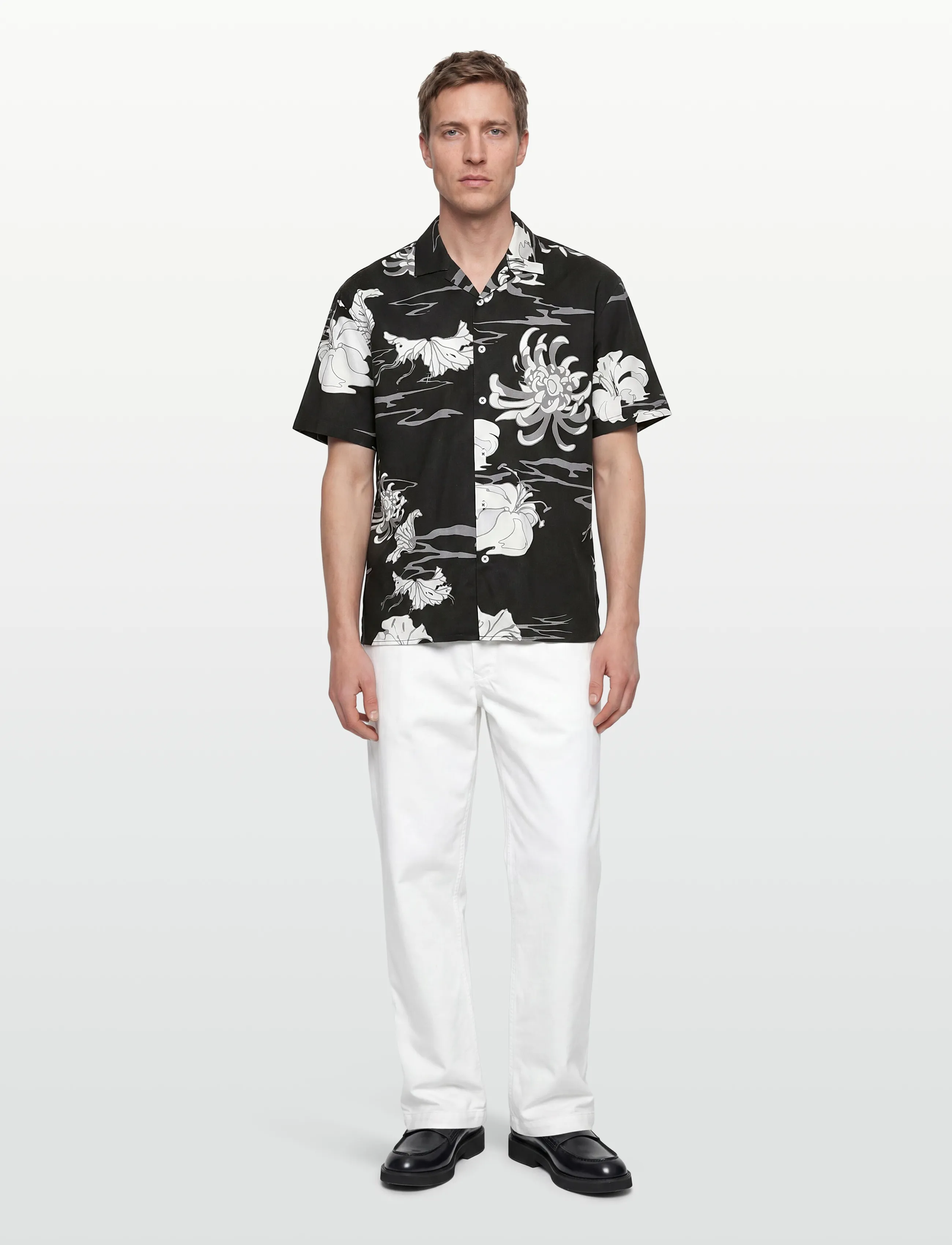 NEUW Sativa Print Ss Shirt Military, L, Black, Skjorter > Kortærmede Shirts, Herre
