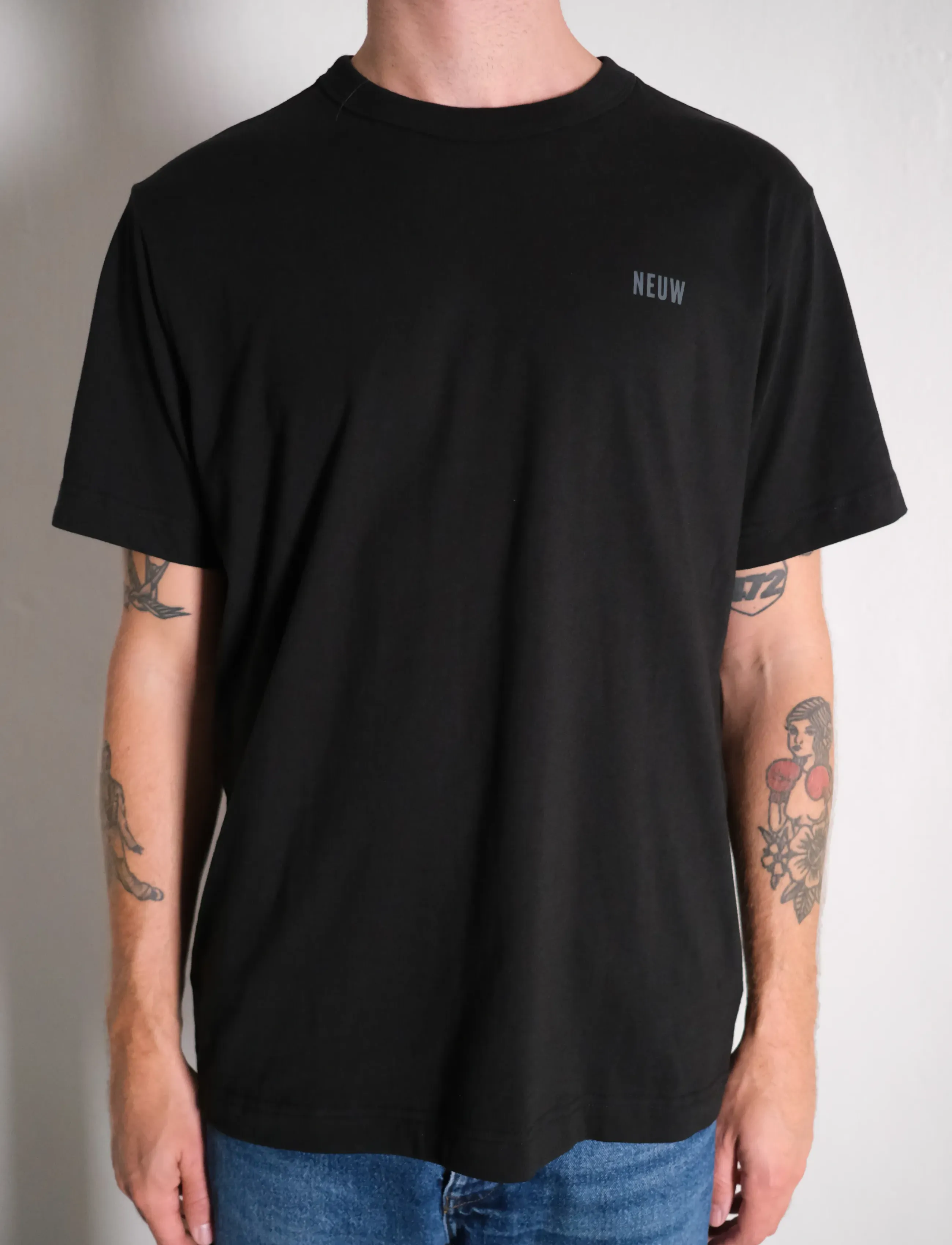 NEUW NEUW WORDMARK TEE OAT - Kläder - BLACK / black