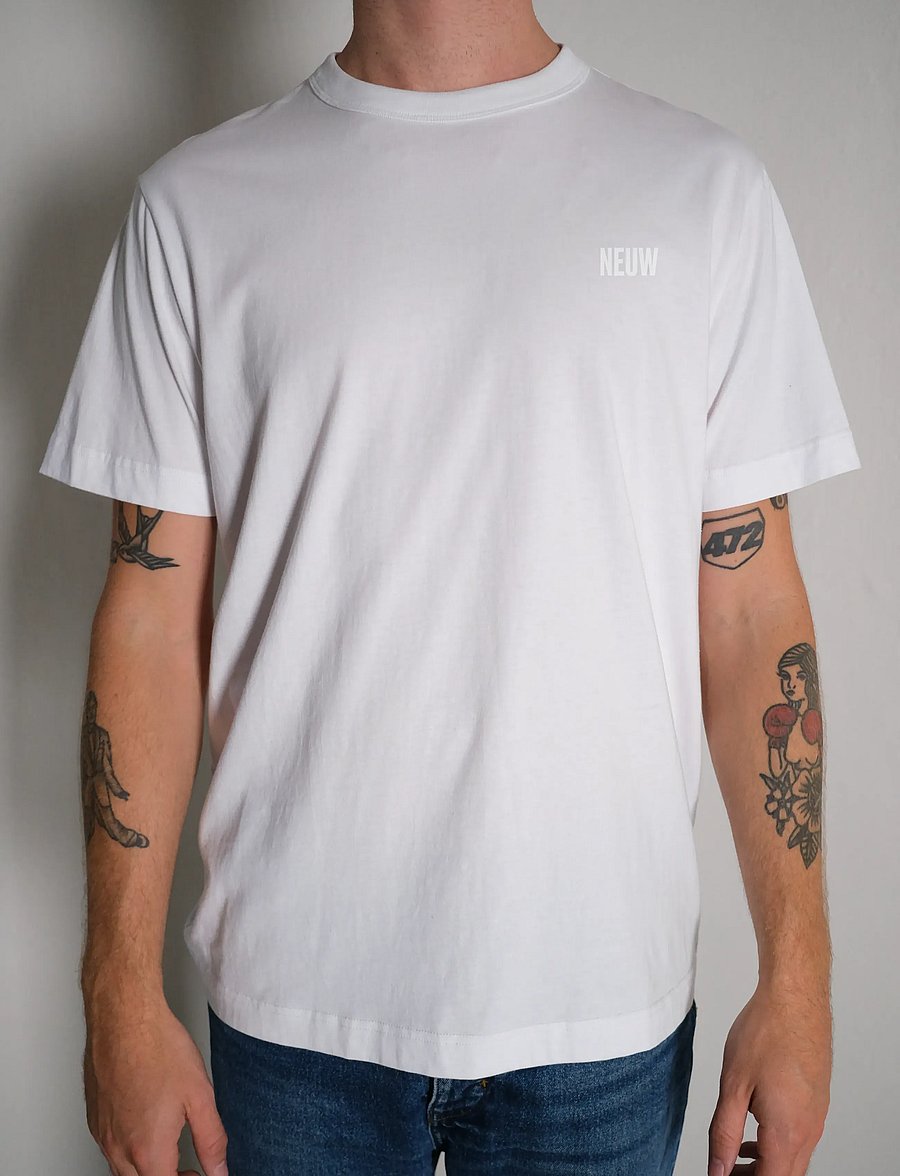 NEUW - NEUW WORDMARK TEE SABLE - short-sleeved t-shirts - white - 0