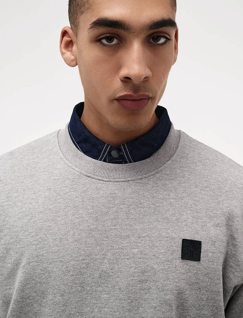 NEUW - FLEECE CREW SWEATER GREY MARLE - shoppa efter tillfälle - grey - 5