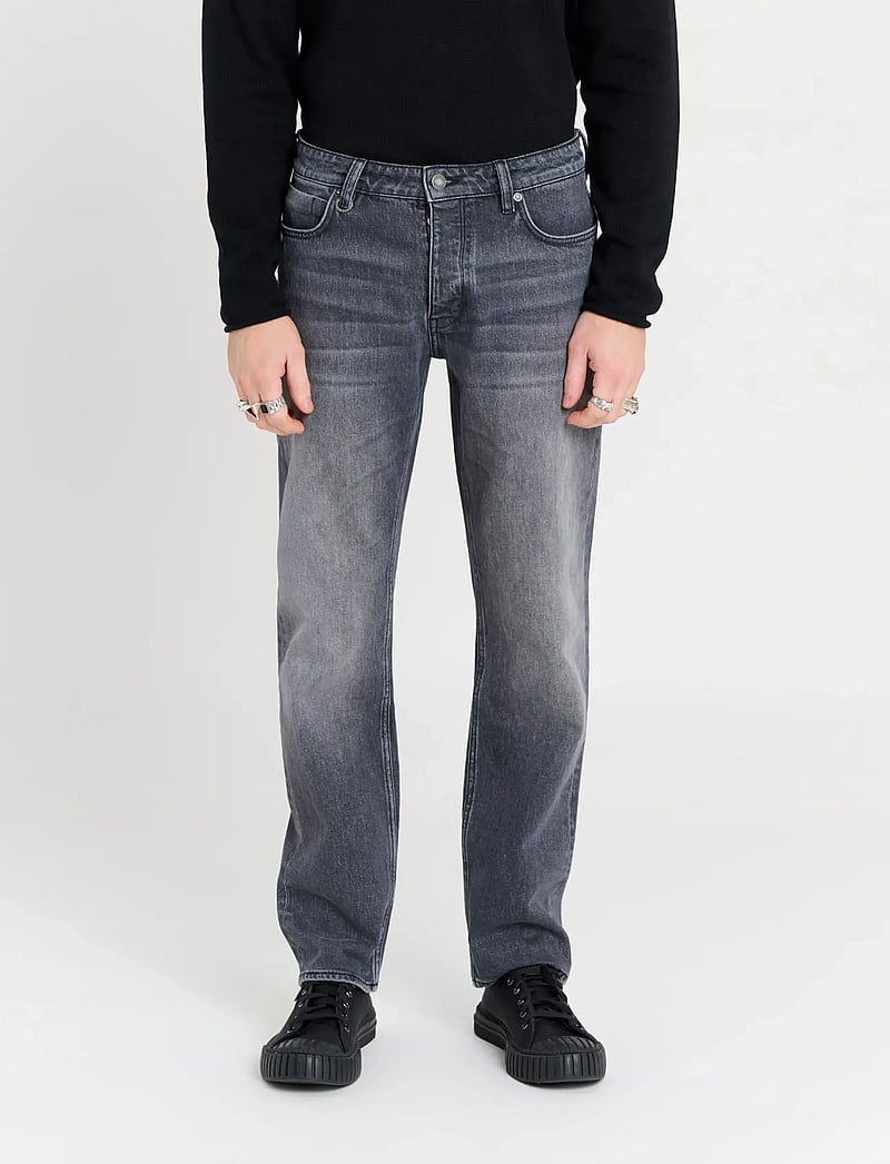 NEUW - RAY STRAIGHT SHADEWASHED BLACK - tavalised teksad - black - 0