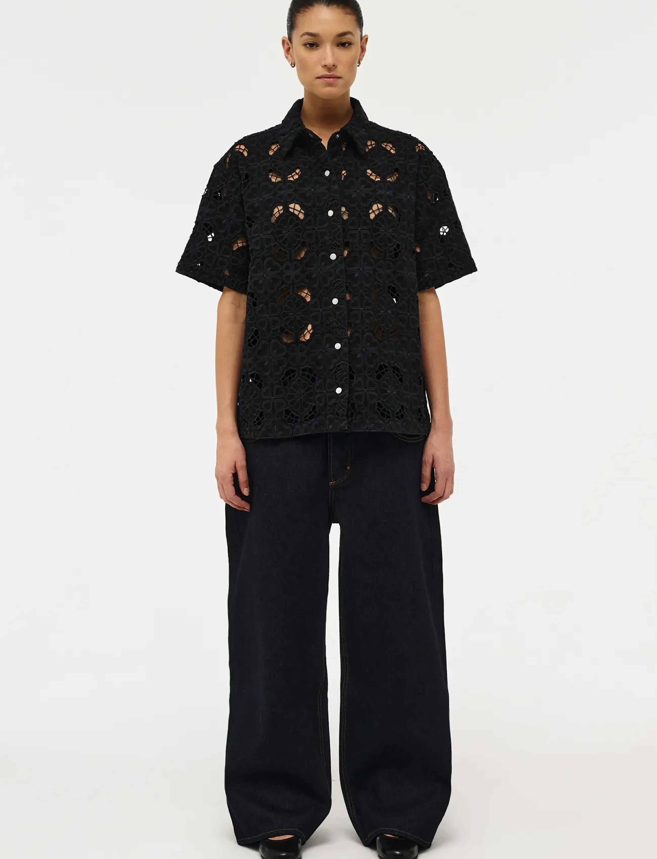 NEUW - FIORE EMBROIDERY SHIRTWASHED BLACK - short-sleeved shirts - black - 3