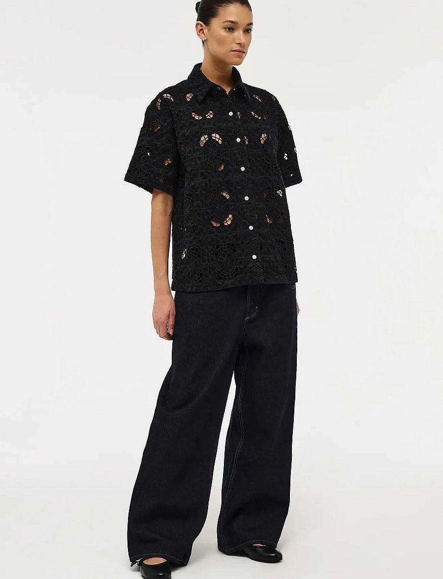 NEUW - FIORE EMBROIDERY SHIRTWASHED BLACK - kurzärmlige hemden - black - 4
