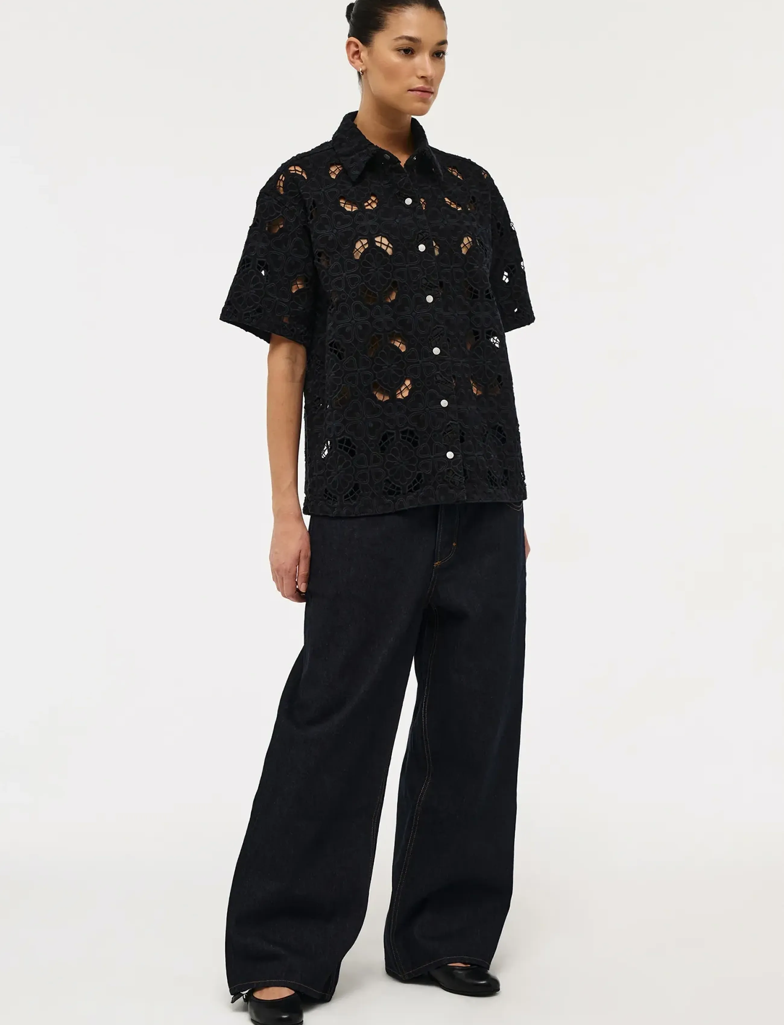 NEUW - FIORE EMBROIDERY SHIRTWASHED BLACK - short-sleeved shirts - black - 4