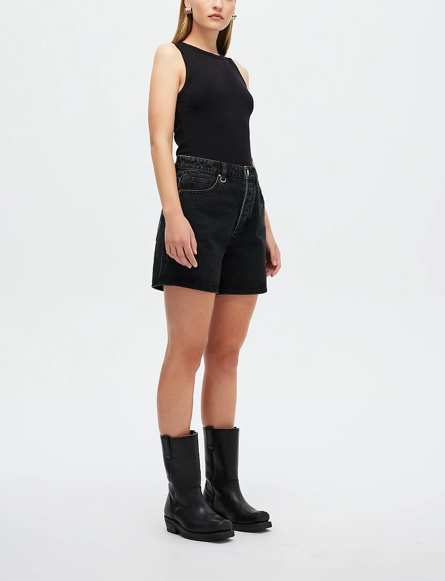 NEUW - EVA SHORT CONTEMPT BLACK - jorts - black - 3