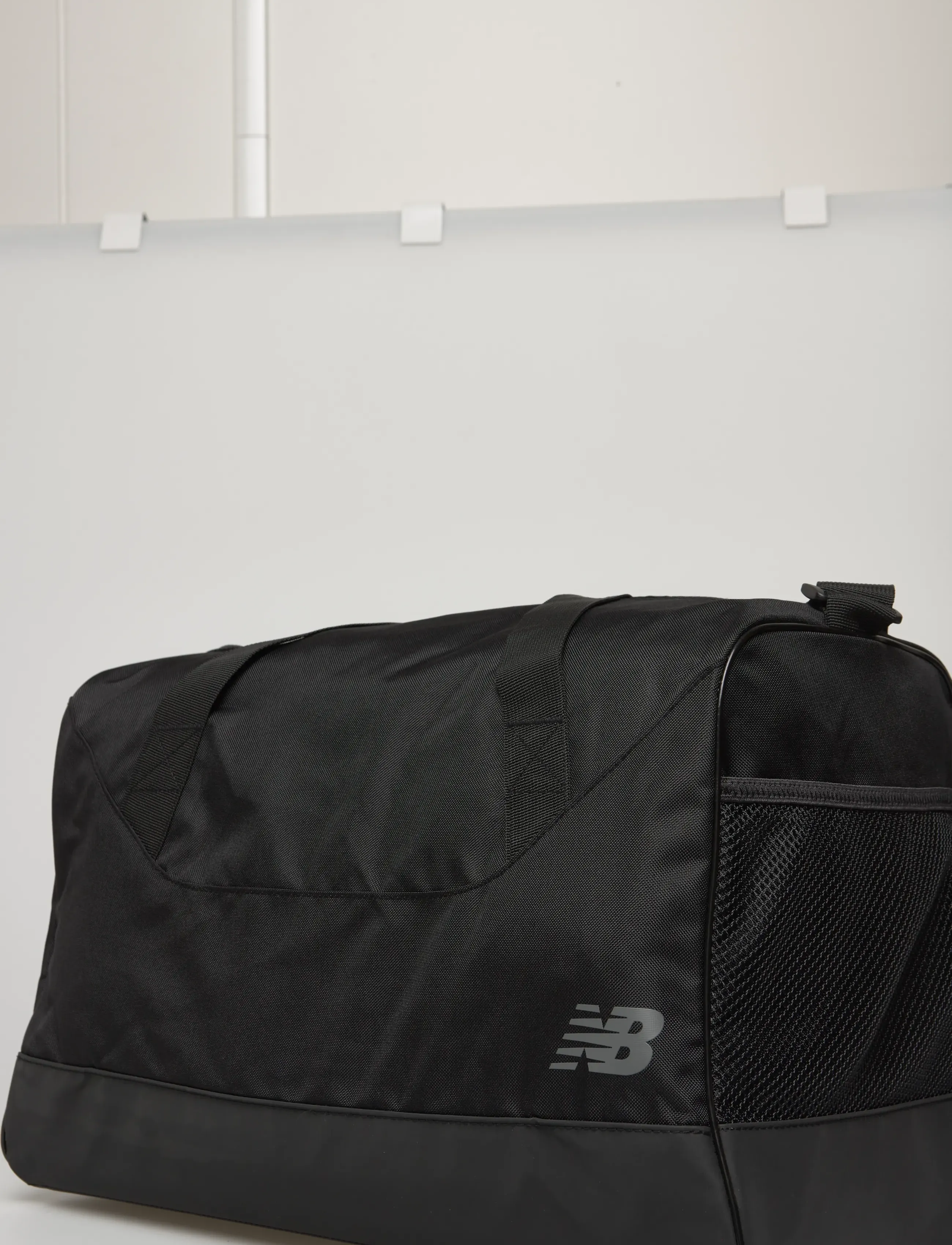 New Balance - Essential Medium Duffel - black - 4