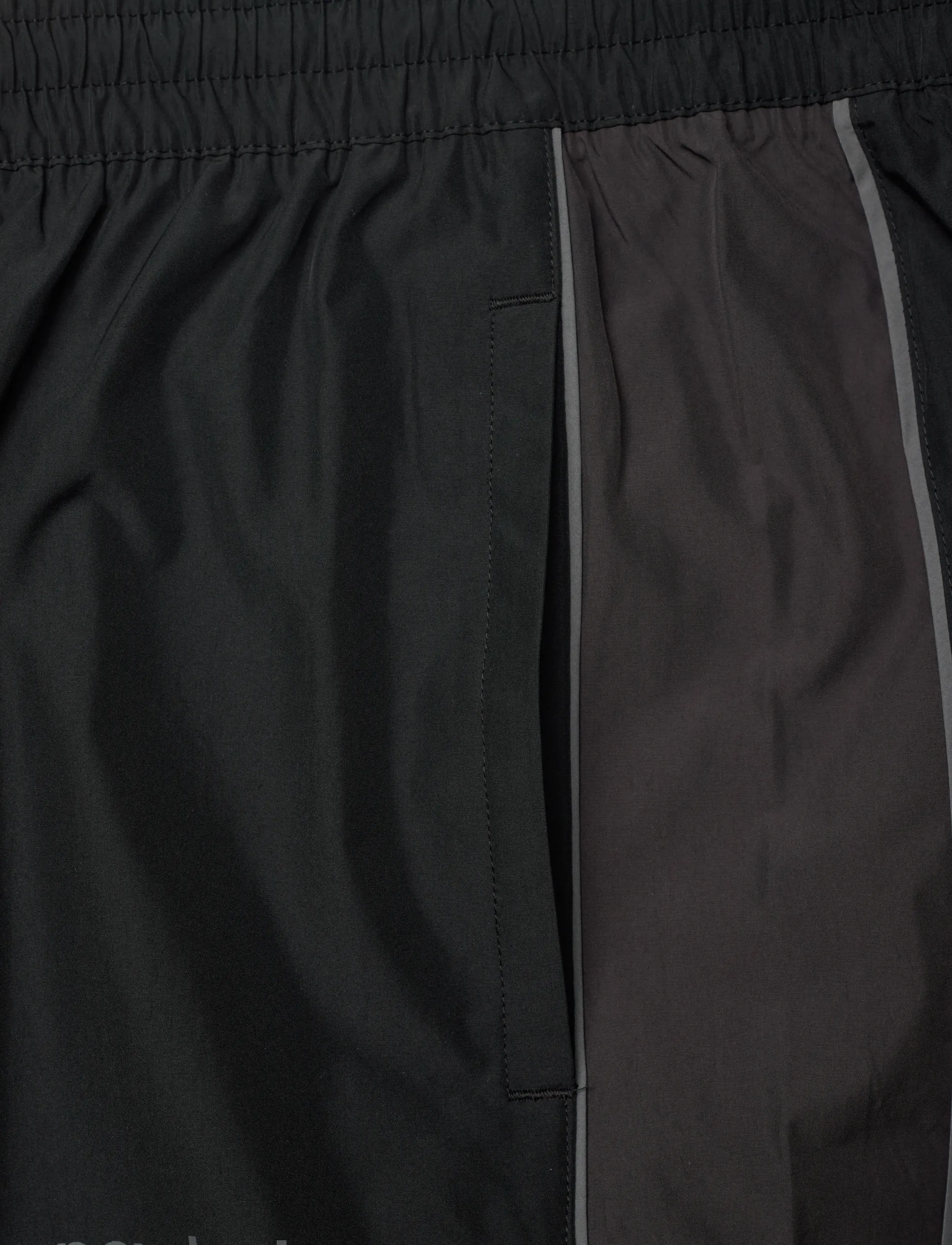 New Balance - Linear Graphic Woven Pant - casual - black - 4
