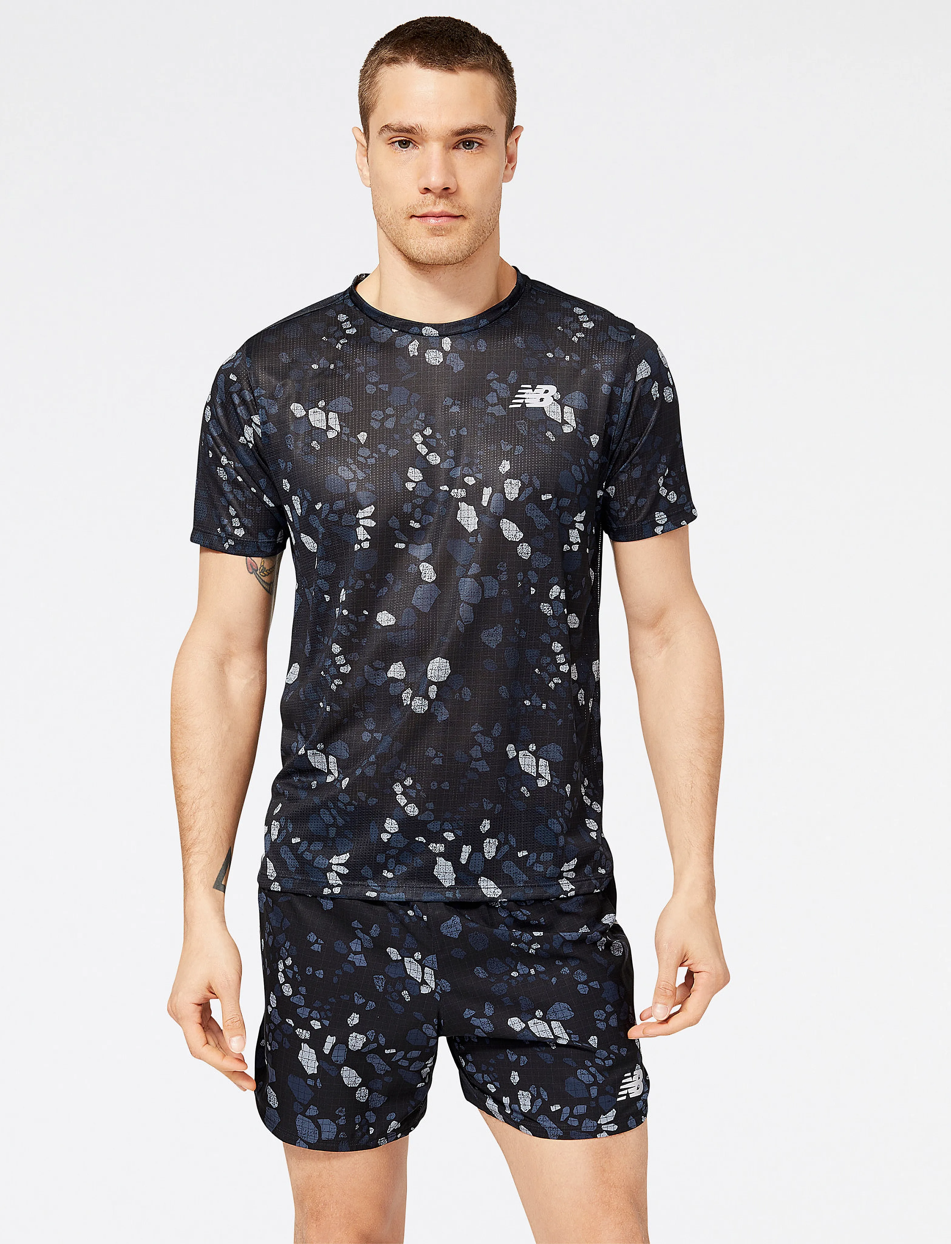 New Balance - Printed Impact Run Short Sleeve - black - 2
