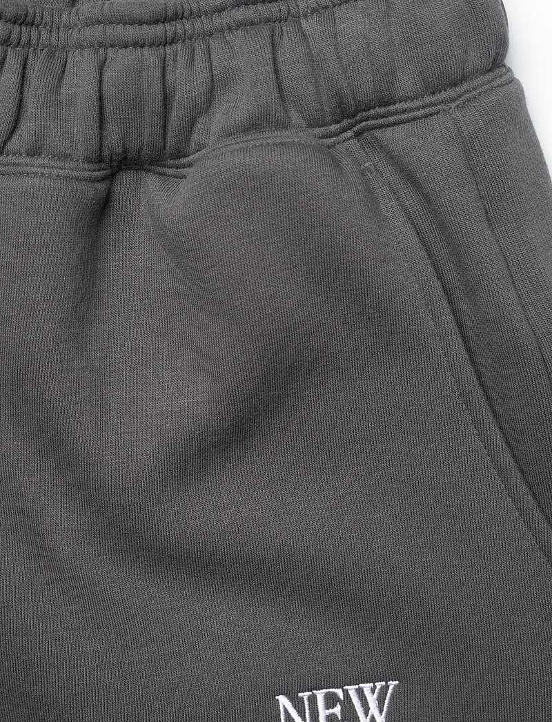 New Balance - Linear Heritage Fleece Barrel Pant - trainingshosen - faded black - 2
