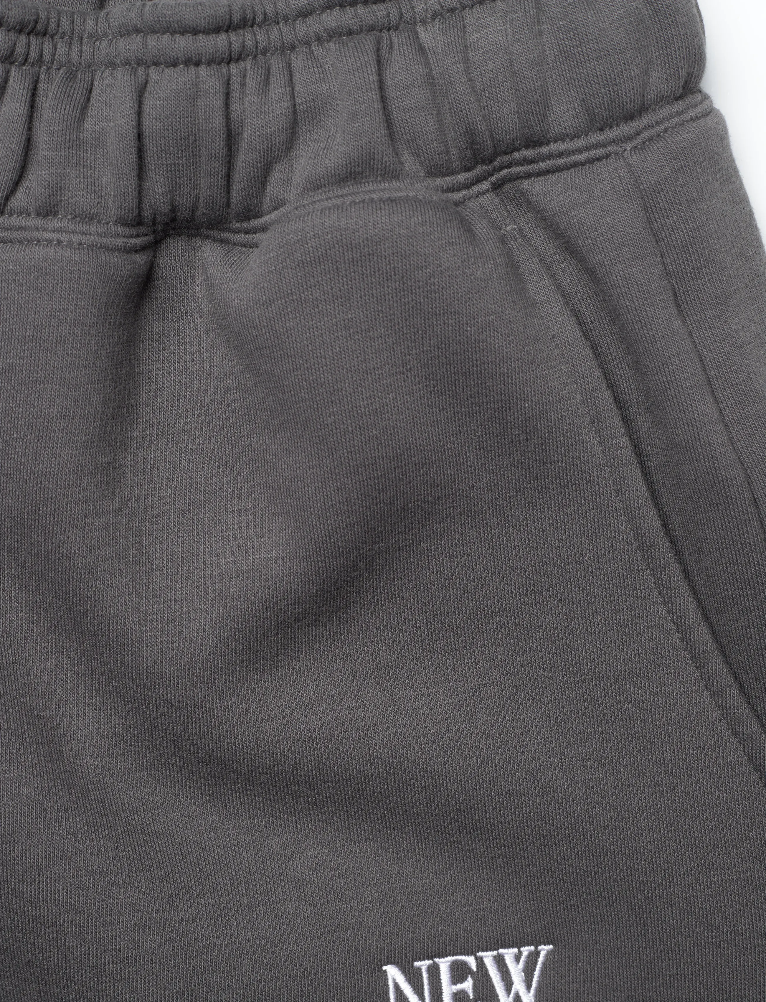 New Balance - Linear Heritage Fleece Barrel Pant - joggingbukser - faded black - 2