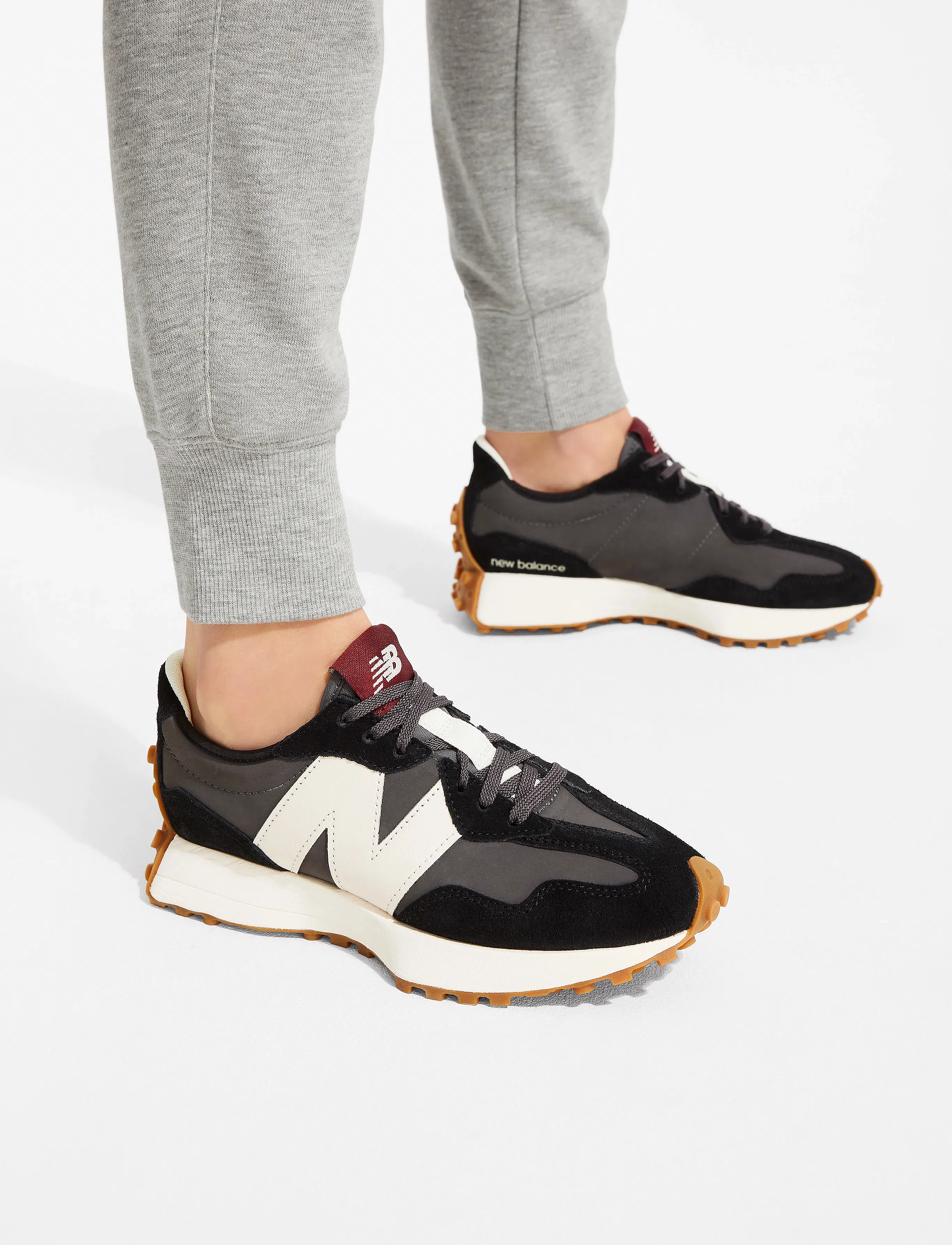 New Balance Skor 327 grå dam – bild 3