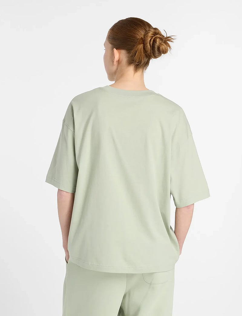 New Balance - Linear Heritage Oversized T-Shirt - t-shirts - garter snake - 4