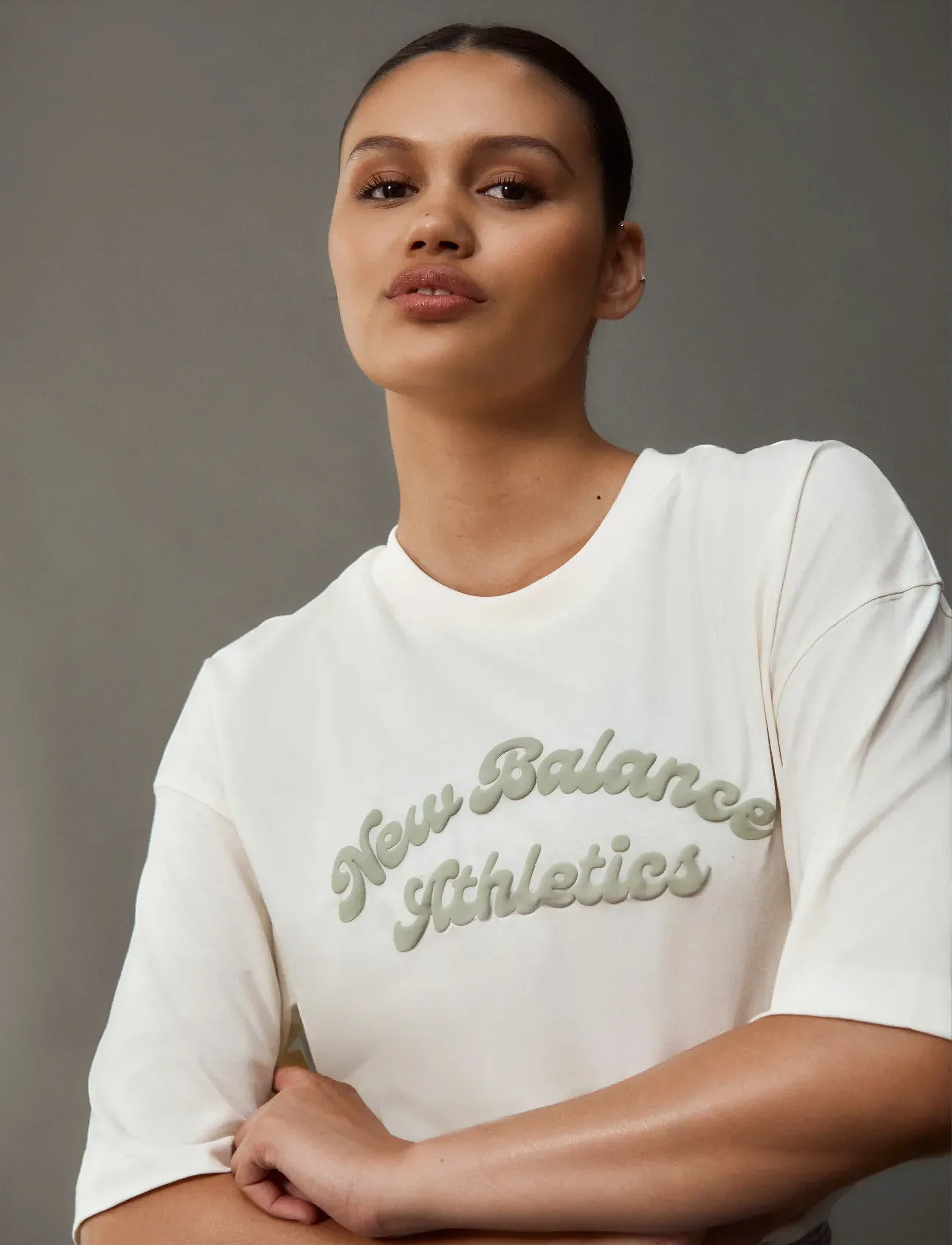 New Balance Linear Heritage Oversized T-Shirt, M, Sports Oberteile & T-shirts, Creme - Sport Frauen
