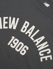 New Balance - NB Essentials Varisty Tee - lühikeste varrukatega t-särgid - blacktop - 2