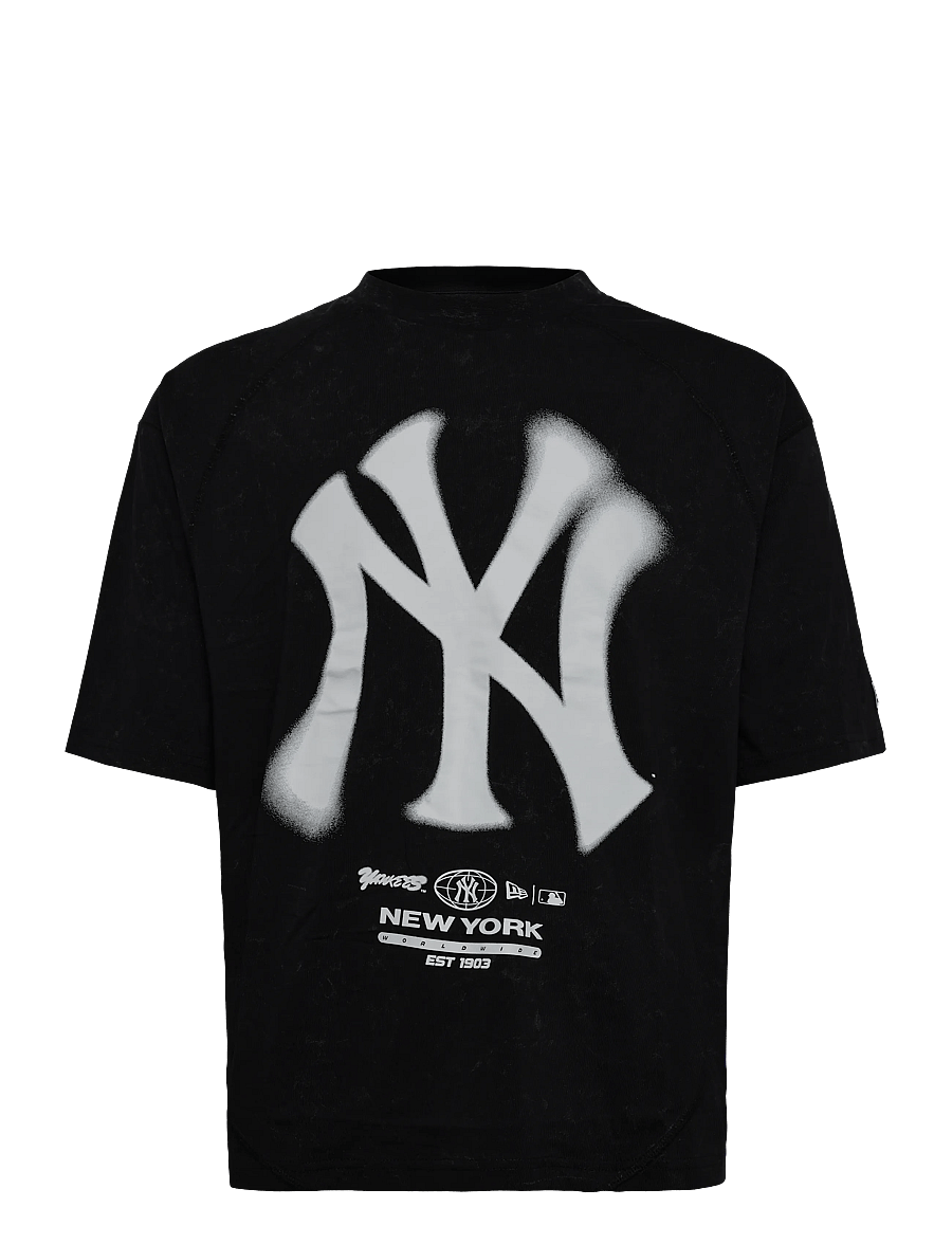 New Era - MLB BOXY GRPHC TEE NEYYAN - kurzärmelige t-shirts - blk - 0
